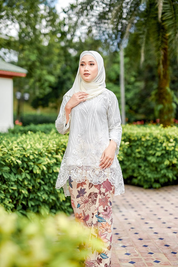 NORMAH KURUNG LACE TOP