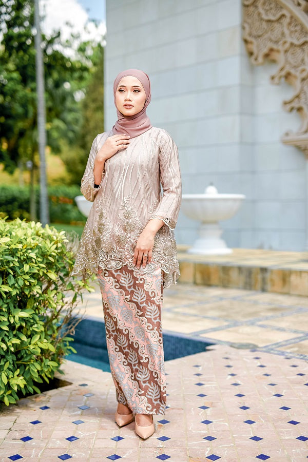 NORMAH KURUNG LACE TOP