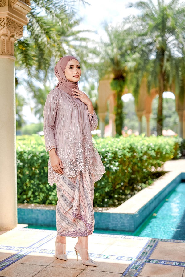 NORMAH KURUNG LACE TOP