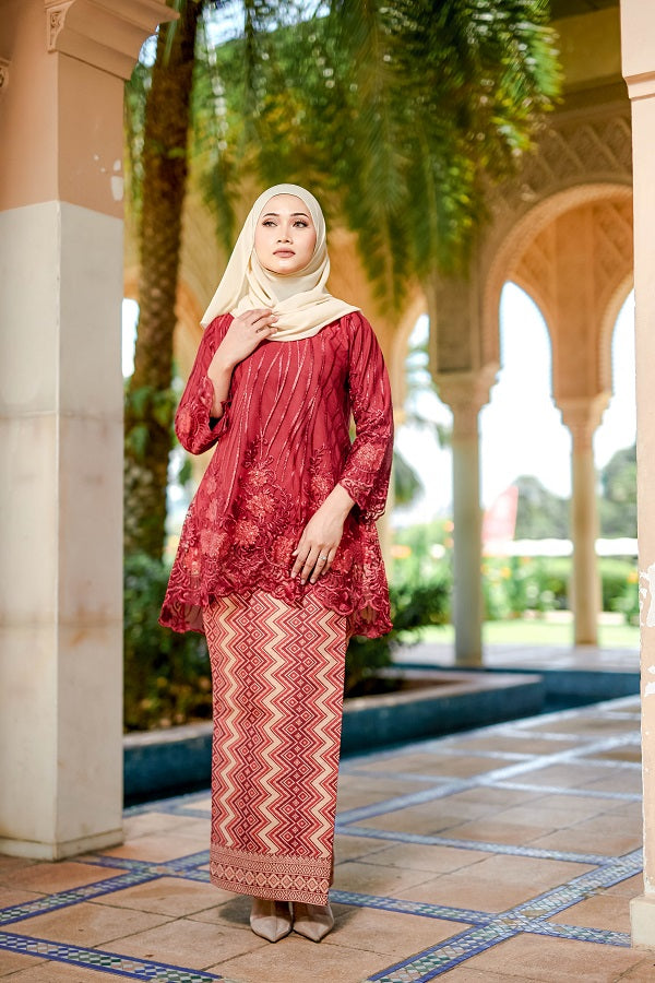 NORMAH KURUNG LACE TOP