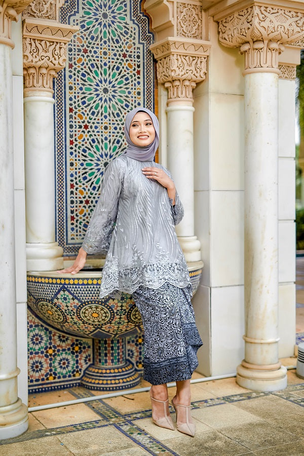 NORMAH KURUNG LACE TOP