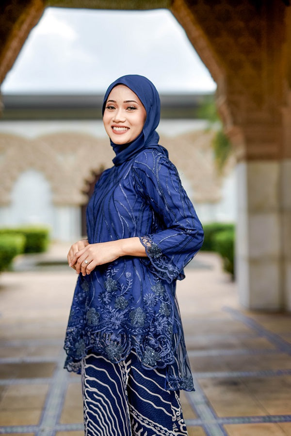 NORMAH KURUNG LACE TOP