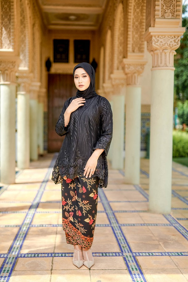 NORMAH KURUNG LACE TOP