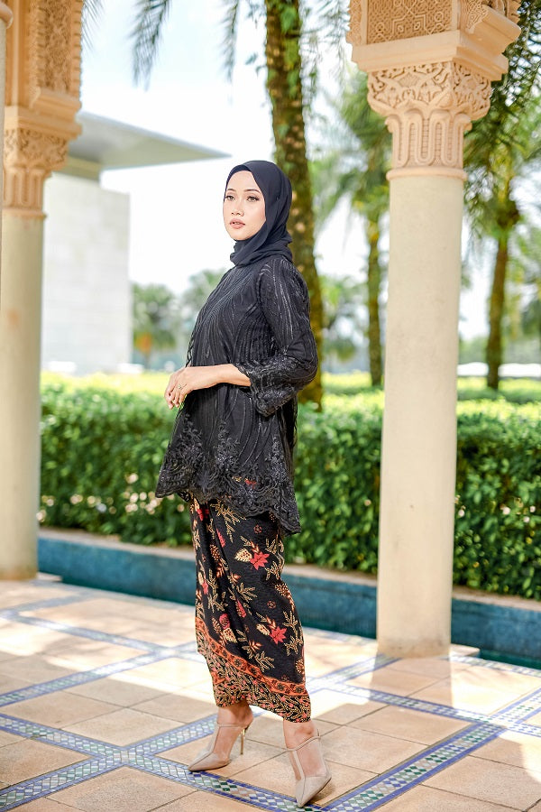 NORMAH KURUNG LACE TOP