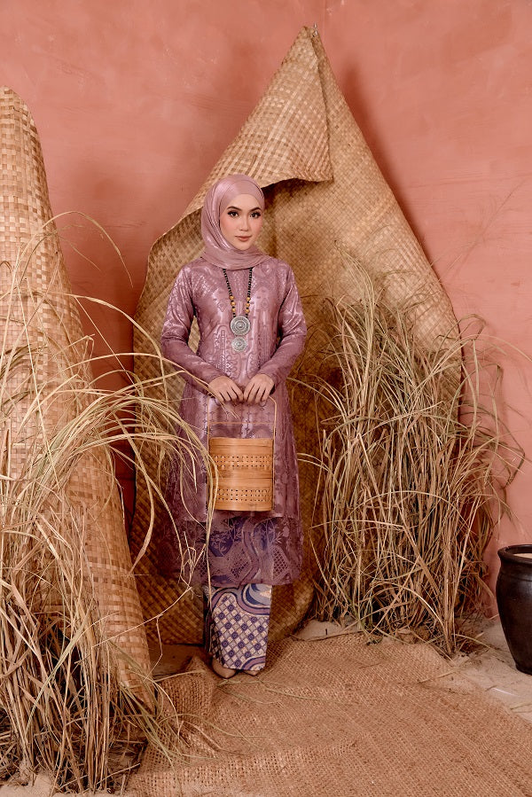 WIDURI KURUNG LACE TOP
