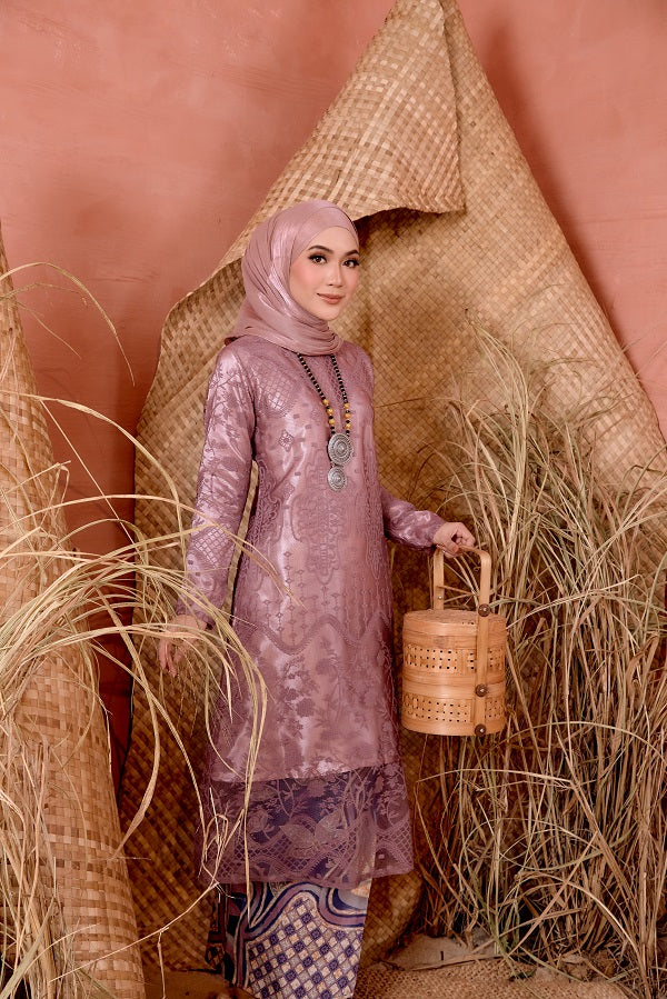 WIDURI KURUNG LACE TOP
