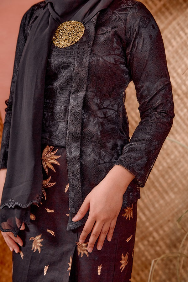 TAHLIA KEBAYA LACE TOP