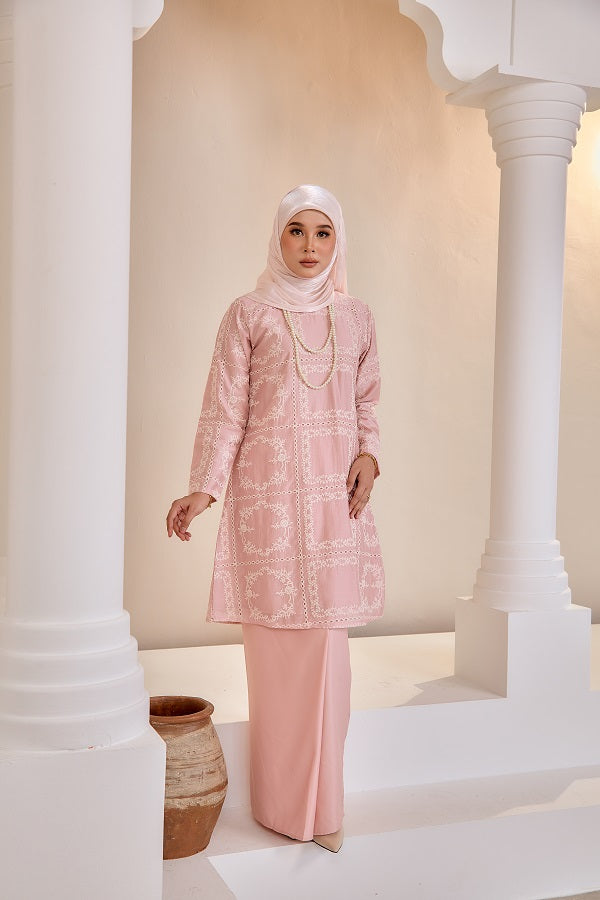 AMORA KURUNG