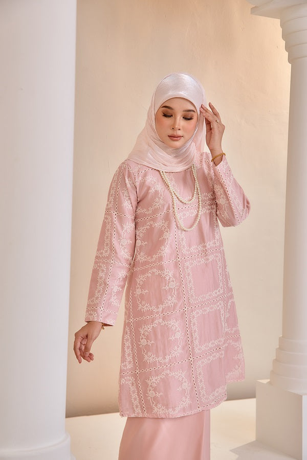 AMORA KURUNG