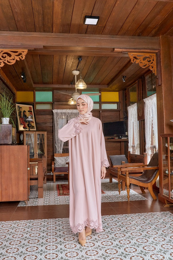 ELYNA ABAYA LACE - FREE SHAWL
