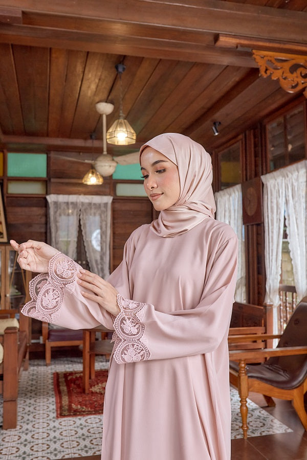 ELYNA ABAYA LACE - FREE SHAWL