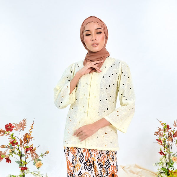 DELIMA EYELET TOP
