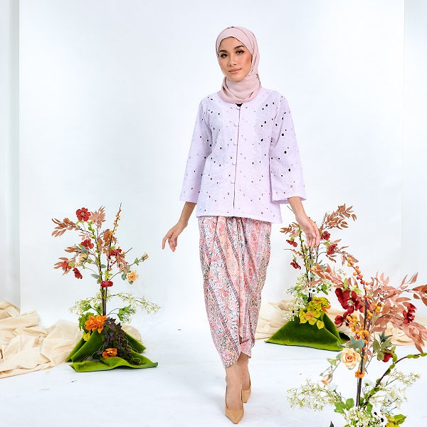 DELIMA EYELET TOP