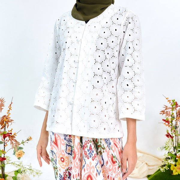 DELIMA EYELET TOP