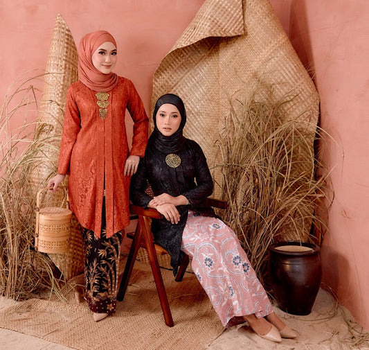 BAIDURI KEBAYA LACE TOP