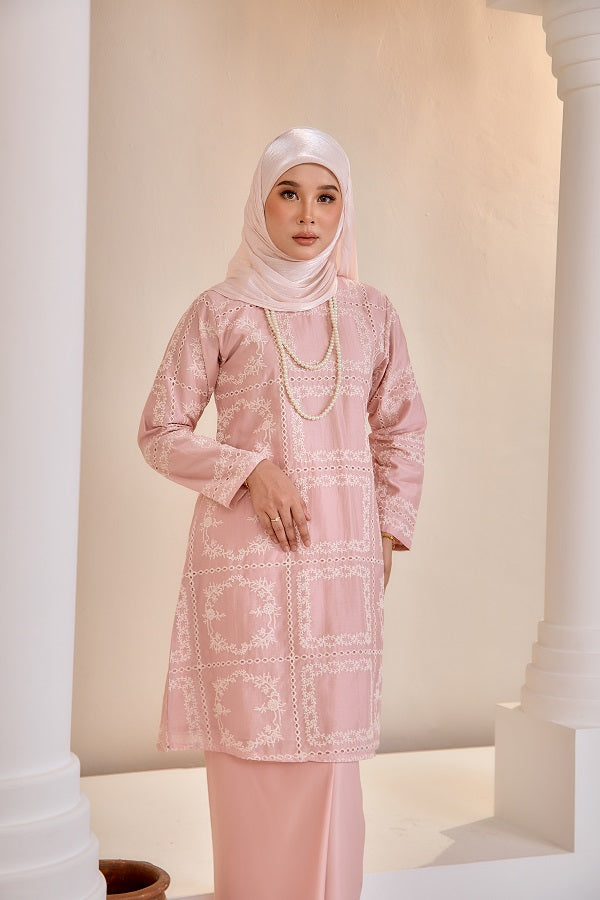 AMORA KURUNG