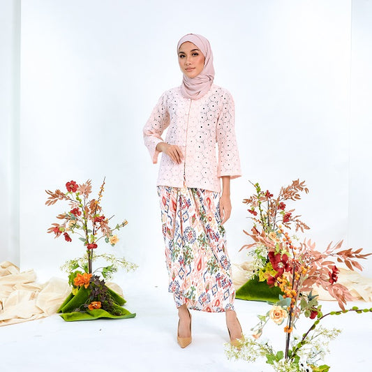 DELIMA EYELET TOP